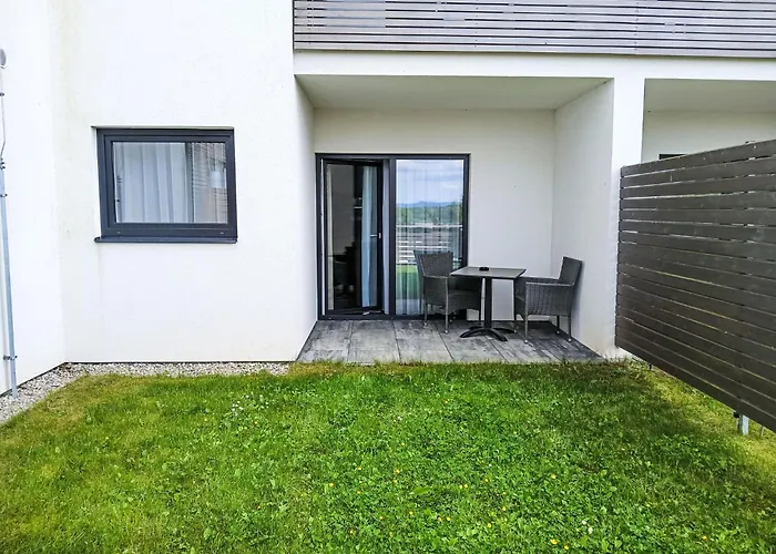 Lakeview Luxury & Garden By Interhome